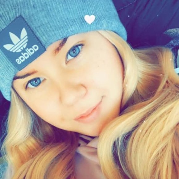 Profile Picture of Jessica Tollefson (@jessicarabbi_t) on Poshmark