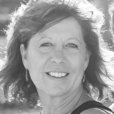Profile Picture of Melanie Peterson (@MelaniesRose) on Twitter