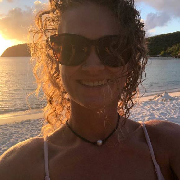 Profile Picture of Renee Allison (@reneeapril) on Poshmark