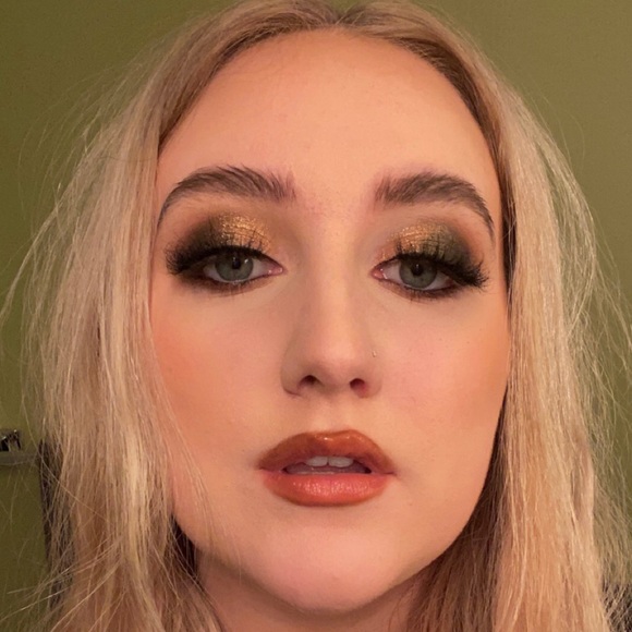 Profile Picture of Trinity Whiteside (@trinitywhitesid) on Poshmark