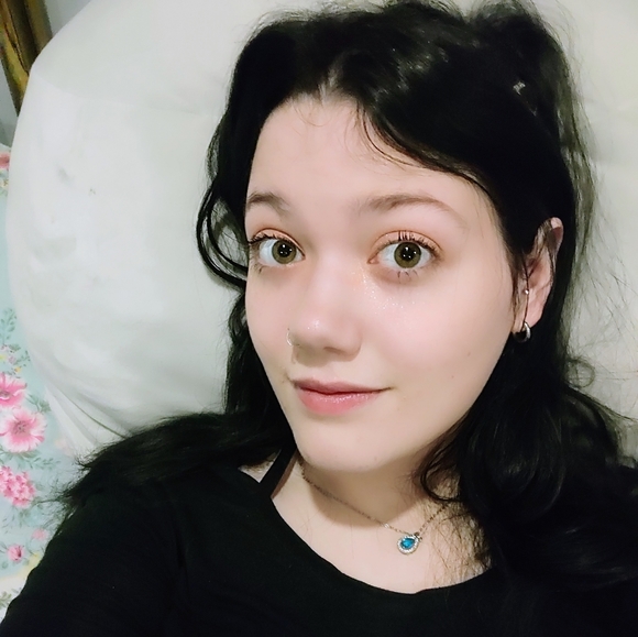 Profile Picture of Hedy D (@heatherdunca692) on Poshmark