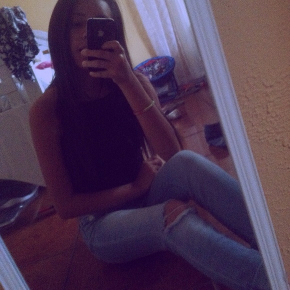 Profile Picture of Sabrina Limas (@sabrinalim) on Poshmark