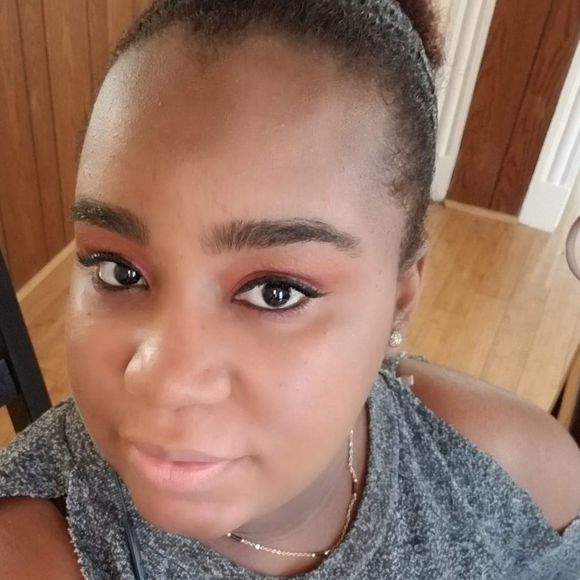 Profile Picture of Nanass Laurore (@nanass4) on Poshmark