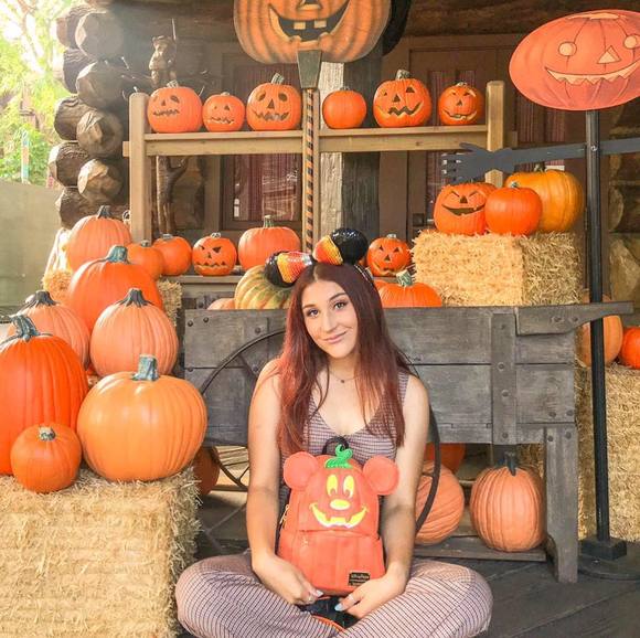 Taylor renee Schreier - Poshmark Profile Picture of Taylor renee Schreier (@trschreier79) on Poshmark