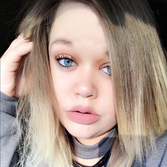 Profile Picture of Madisyn Enix (@maddieboo17) on Poshmark