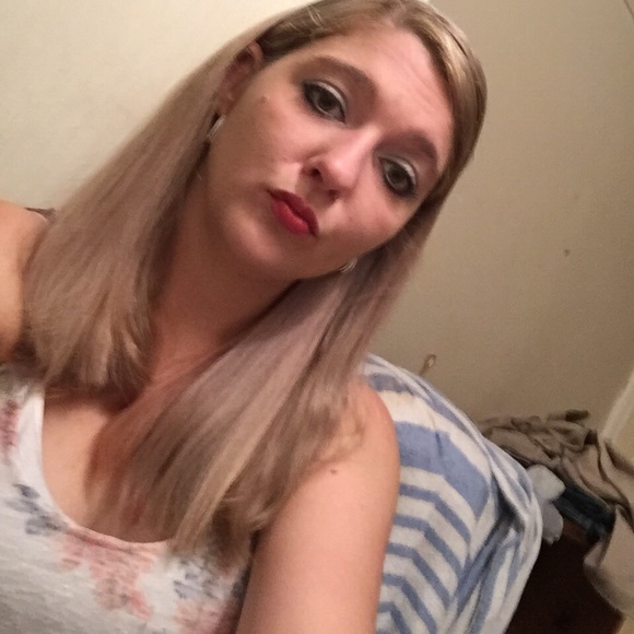 Profile Picture of Cheyenne Wright (@cheywright0610) on Poshmark