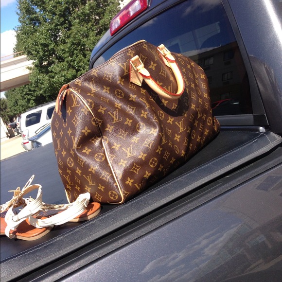 Profile Picture of Ellicia Karpel (@karlia9105) on Poshmark