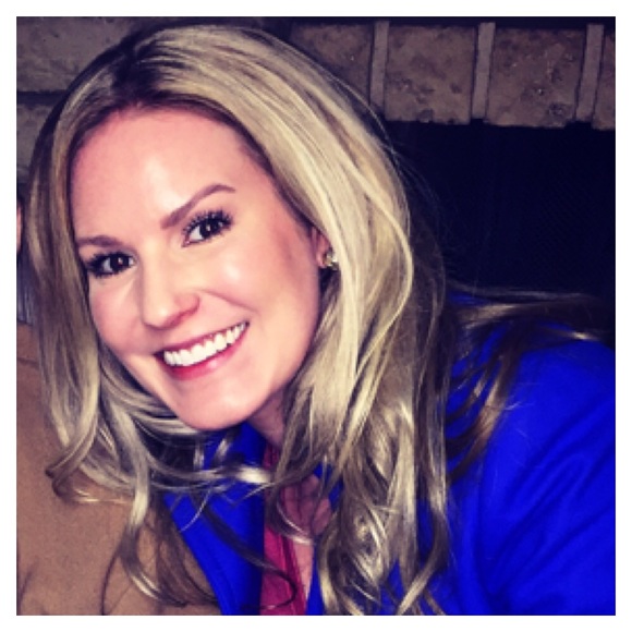 Profile Picture of Carlie Fox (@carliefox) on Poshmark