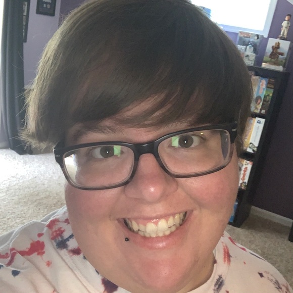Profile Picture of Melissa Niblett (@melliebanelly) on Poshmark