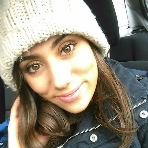 Profile Picture of Jade Silva (@jadeavlis) on Poshmark