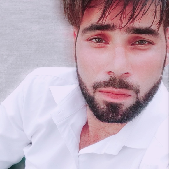 Profile Picture of Amir Qureshi (@amir8855) on Poshmark