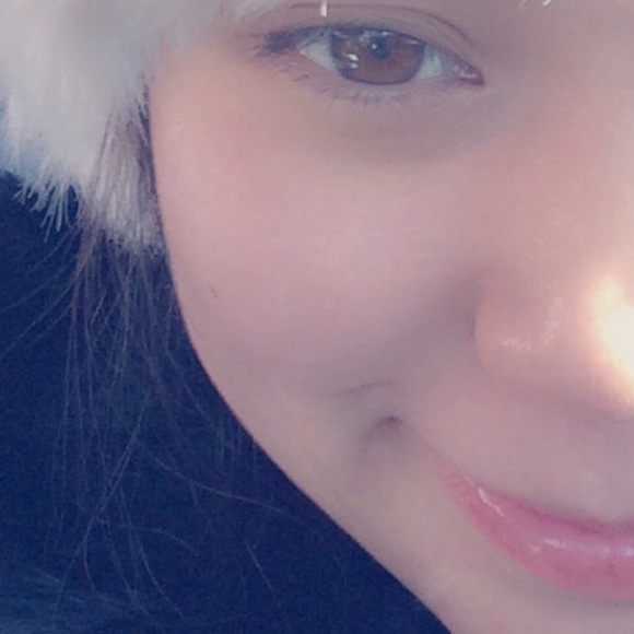 Profile Picture of Nguyen Cao (@uong) on Poshmark