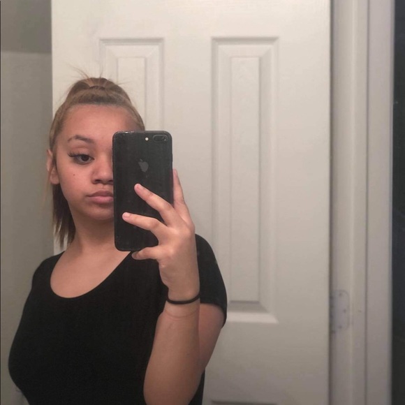 Profile Picture of Emily Attaway (@eattaway20) on Poshmark