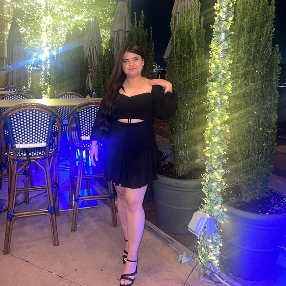 Profile Picture of Fabiola Fabiola (@fabiolaj823) on Poshmark