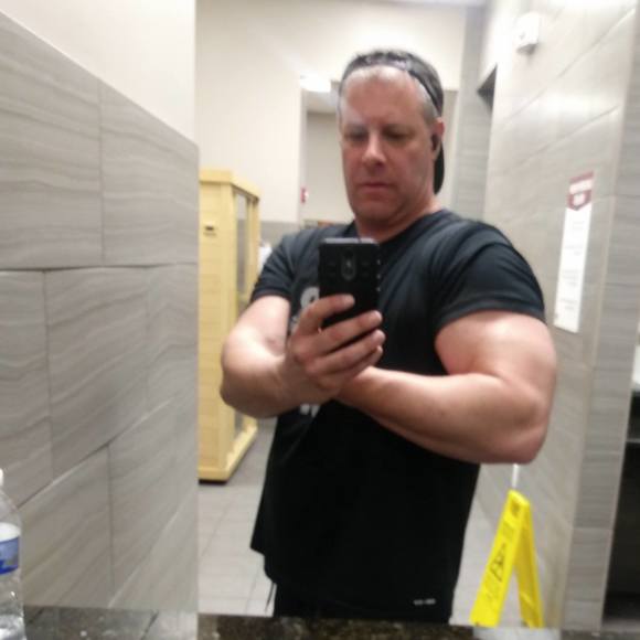 Profile Picture of Tom Cook (@rizzle489) on Poshmark