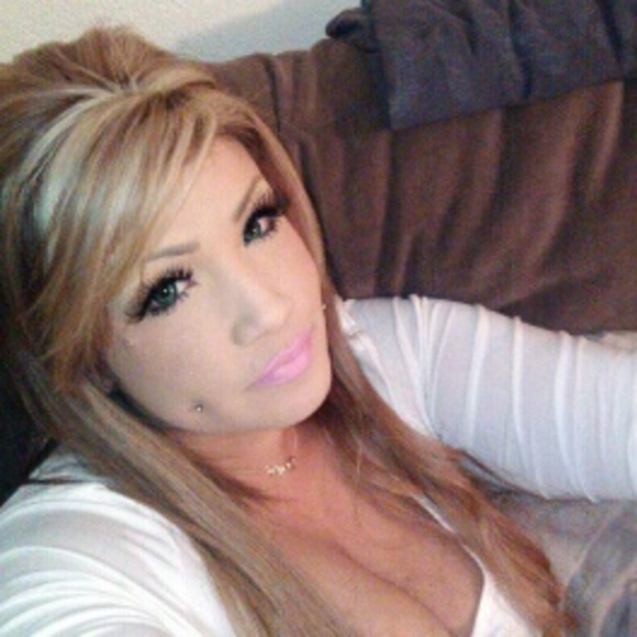 Profile Picture of Marlene Burresch (@marzbarz1_) on Poshmark