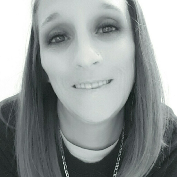 Profile Picture of Amber Ruby (@amberlynne84) on Poshmark