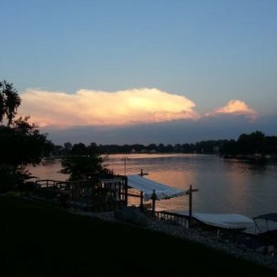 Profile Picture of Julia Iveson (@jrtiveson) on Twitter