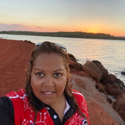 Profile Picture of Ren (@BihCloseYoLeqs_) on Twitter