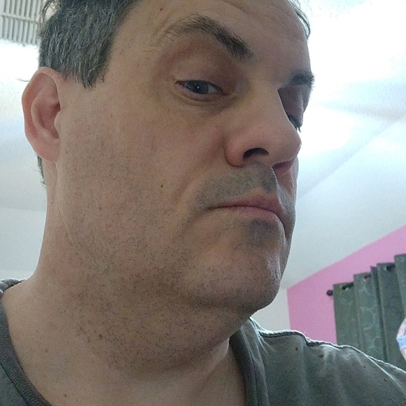 Profile Picture of Mike Cromis (@mjcromis) on Poshmark