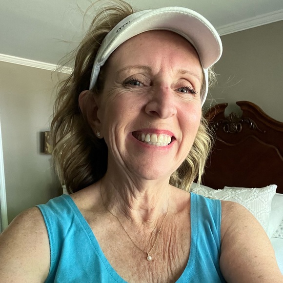 Profile Picture of Lori Adams (@loriadams756) on Poshmark