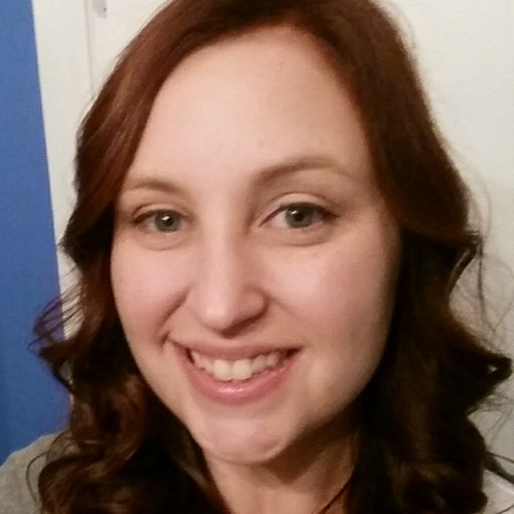 Profile Picture of Holly Maczka (@jollyholly79) on Poshmark