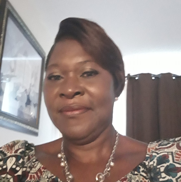 Profile Picture of Sarah Broaden (@sarahb1967) on Poshmark