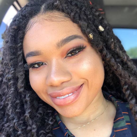 Profile Picture of Ivie Aibangbee (@ivieaibangbee) on Poshmark