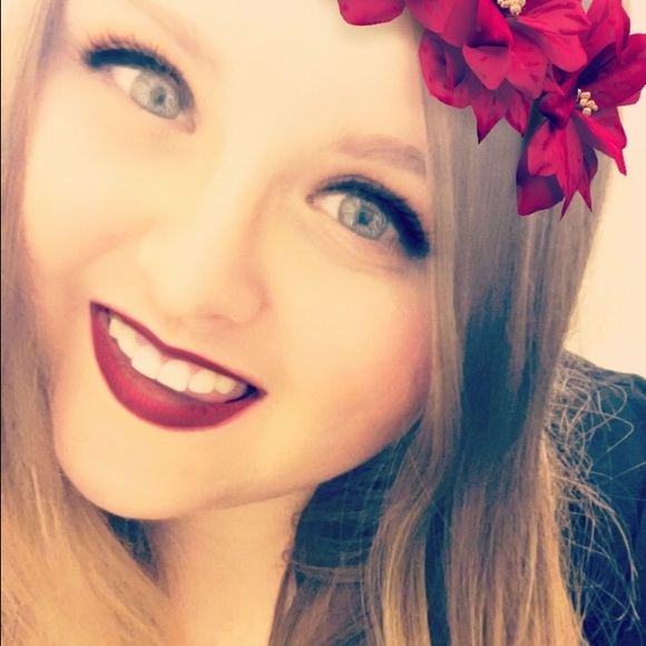 Profile Picture of Makayla Payne (@artpuns) on Poshmark