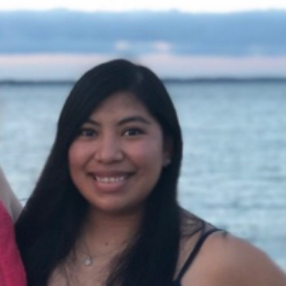 Profile Picture of Danielle Vollmer (@d_vollmer) on Poshmark