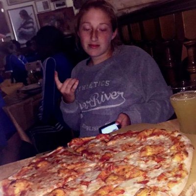 Profile Picture of Emma Hook (@ehoo2018) on Twitter