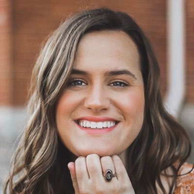 Profile Picture of Elizabeth Lawson (@elizlawson) on Twitter