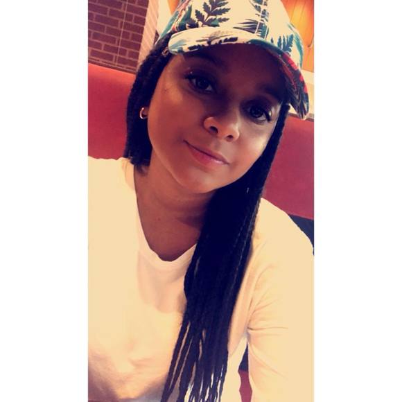 Profile Picture of Daniela Velasquez (@velasquez0795) on Poshmark