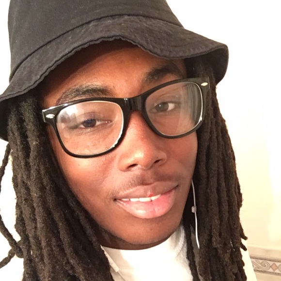 Profile Picture of Stephan Broadus (@stephanbr) on Poshmark