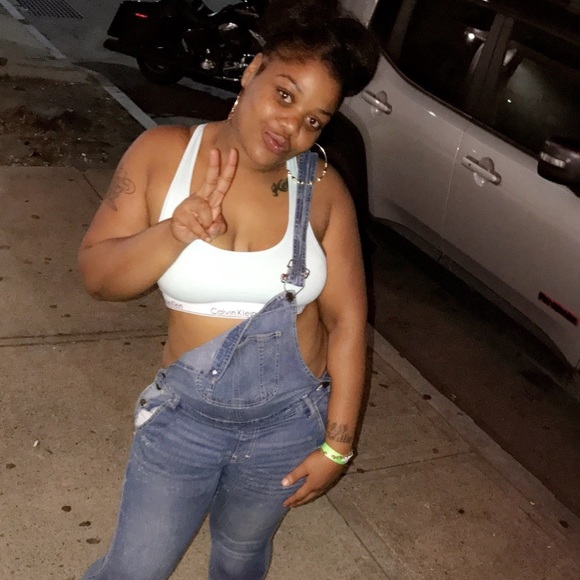 Profile Picture of Shaiasia Mcnair (@shaiasiamcnair) on Poshmark