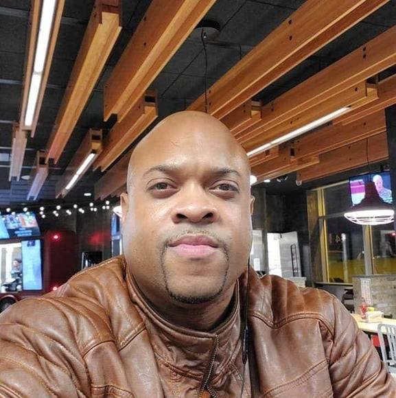 Profile Picture of Darius Knox (@dariusknox) on Poshmark