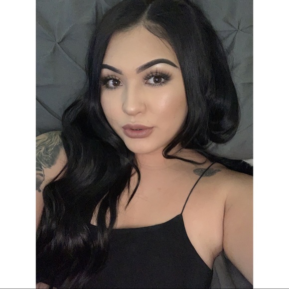 Profile Picture of Erin Allnutt (@erinallnutt) on Poshmark