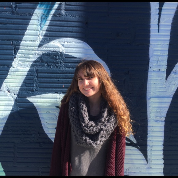 Profile Picture of Emma Manting (@emmamanting) on Poshmark