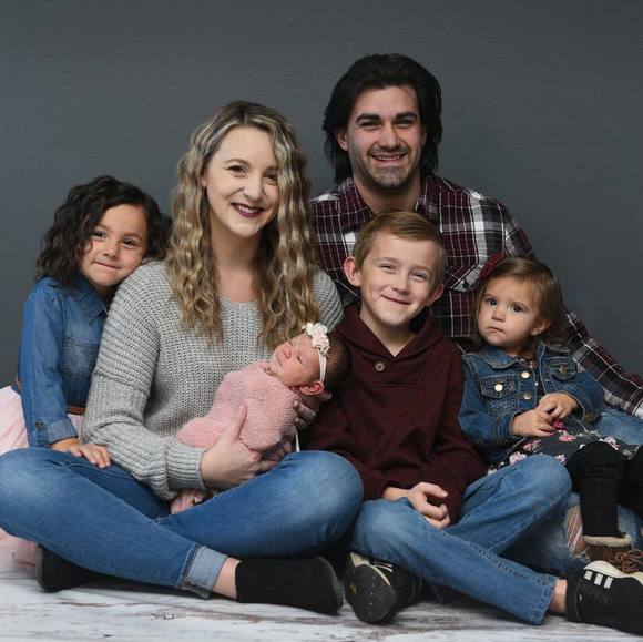 Profile Picture of Stephanie Spaulding (@stephhspaulding) on Poshmark