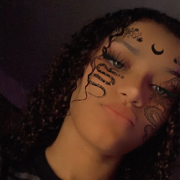 Profile Picture of Brianna Davis (@briannajamala) on Poshmark