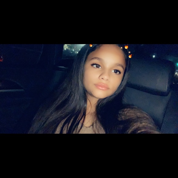 Profile Picture of Amanda Orue (@amandaorue777) on Poshmark