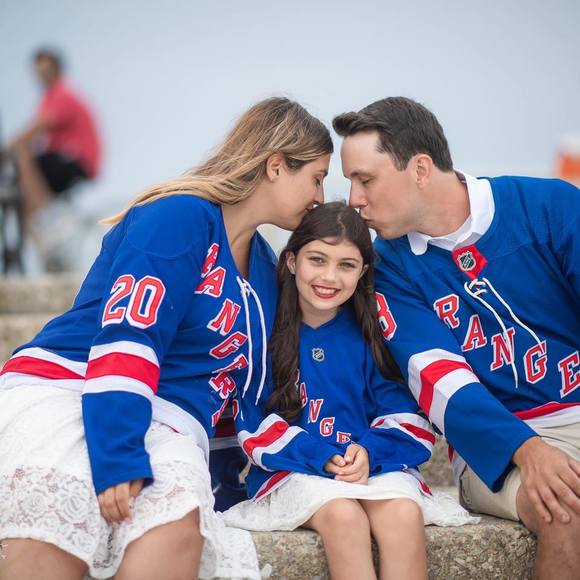 Profile Picture of Ashley Borino (@aborino1123) on Poshmark