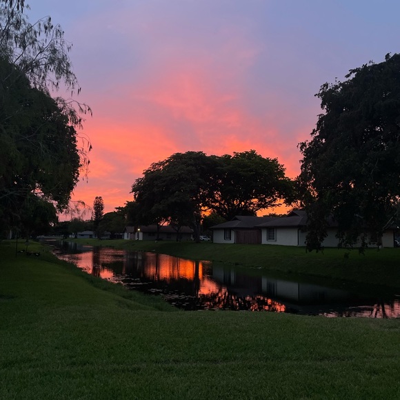 Profile Picture of Brianna Woerner (@brikatherine05) on Poshmark