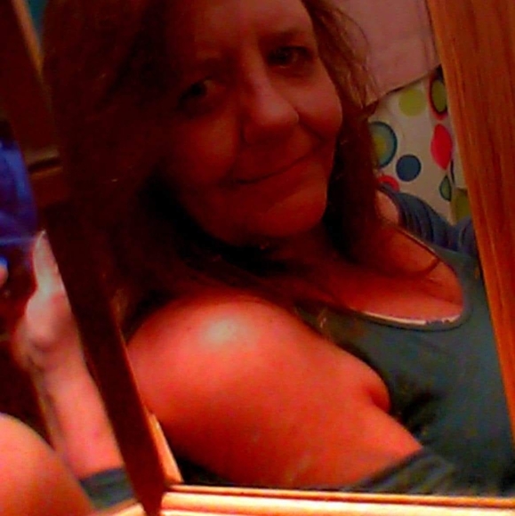 Profile Picture of Lisa Jessee (@lisajessee62) on Poshmark