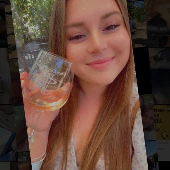 Profile Picture of Ariana Lupinacci (@arianalupinacci) on Poshmark