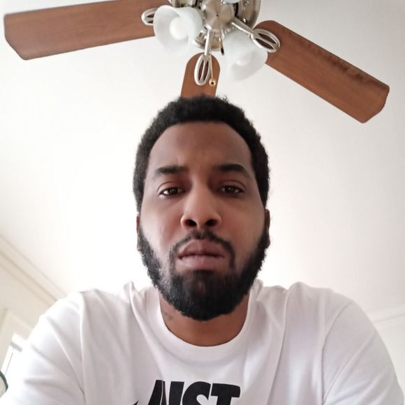 Profile Picture of Main Main (@youngthomas633) on Poshmark