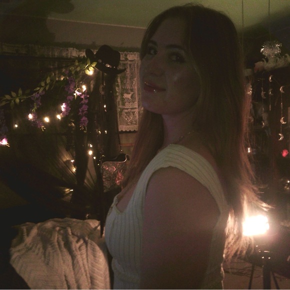 Profile Picture of Ella Moore (@e11am) on Poshmark