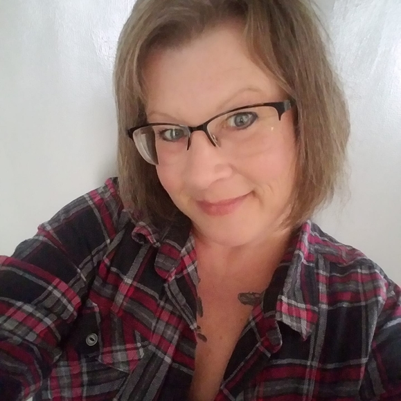Profile Picture of Bobbi jo Frost (@bjfrost69) on Poshmark