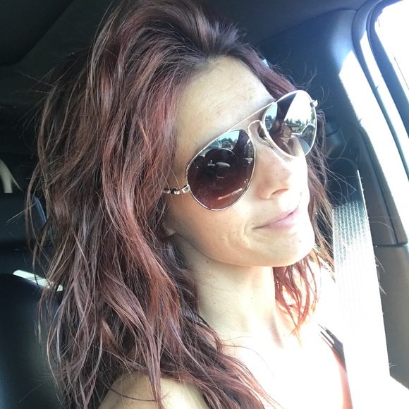 Profile Picture of Autumn Baum (@autumnbaum) on Poshmark