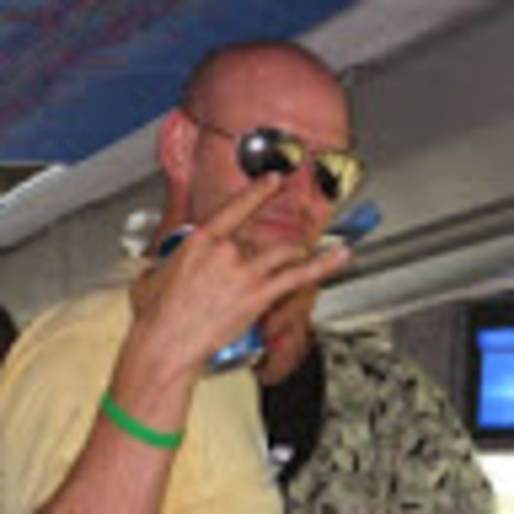 Profile Picture of Derek Hawkins (@slamking18) on Poshmark